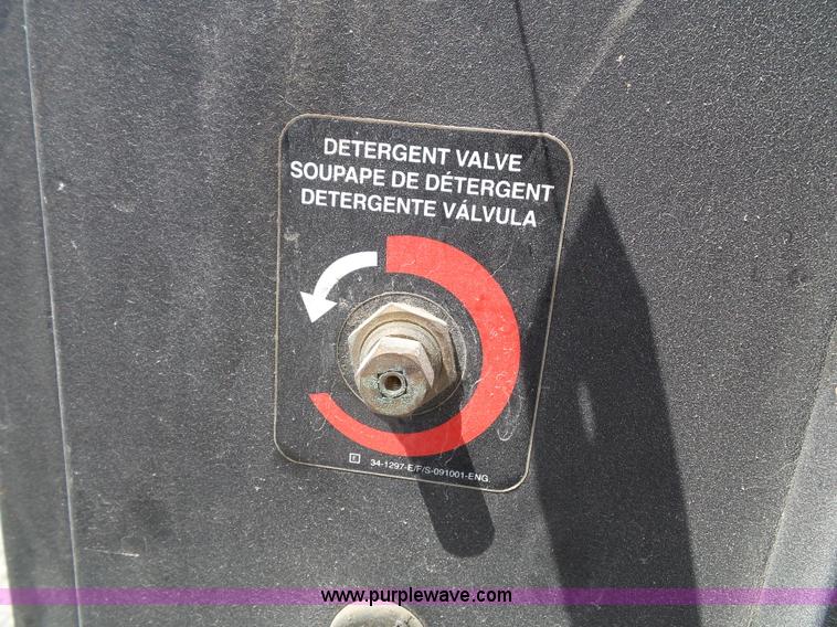 image for item BG9289 2004 Mi-T-M HG-2004-3208 pressure washer