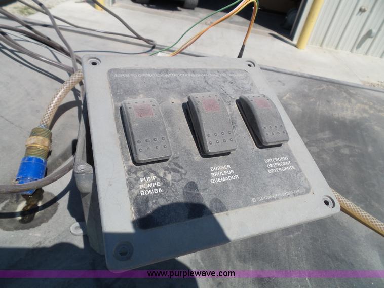 image for item BG9289 2004 Mi-T-M HG-2004-3208 pressure washer