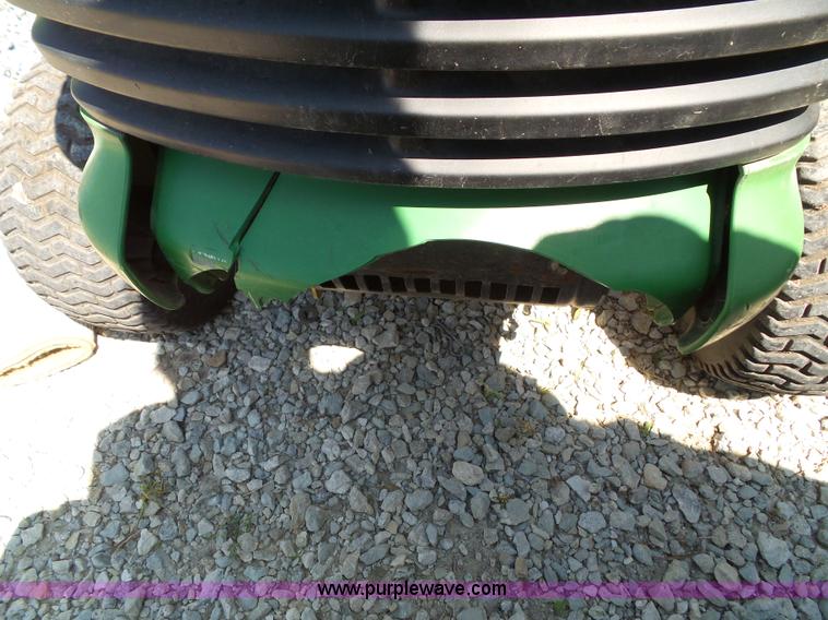 image for item BG9290 John Deere LT133 lawn mower