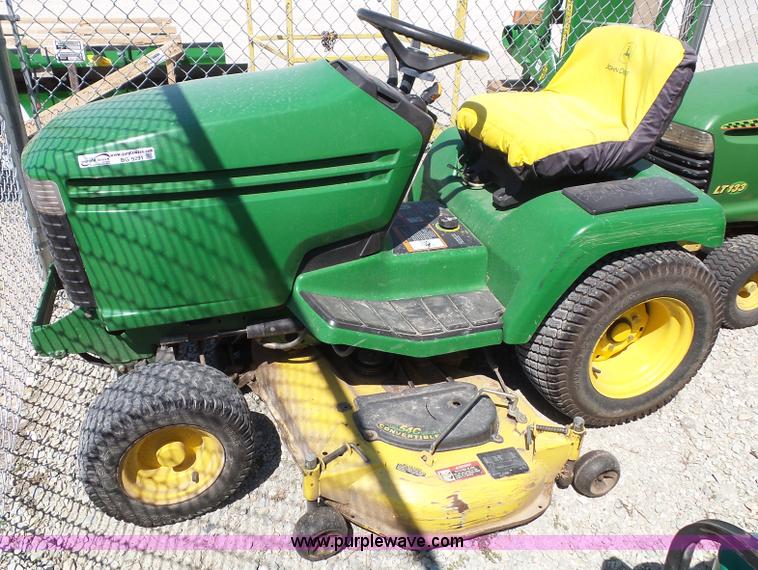 image for item BG9291 2002 John Deere GX335 lawn mower