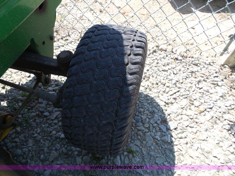 image for item BG9291 2002 John Deere GX335 lawn mower