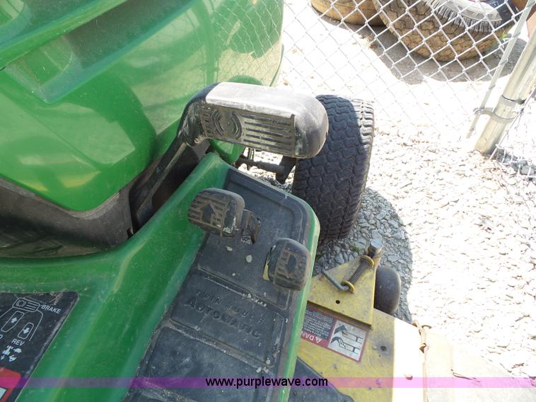 image for item BG9291 2002 John Deere GX335 lawn mower