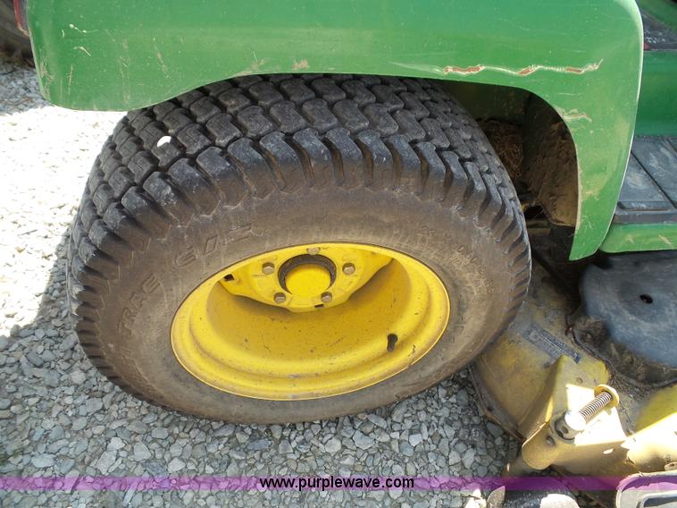 image for item BG9291 2002 John Deere GX335 lawn mower