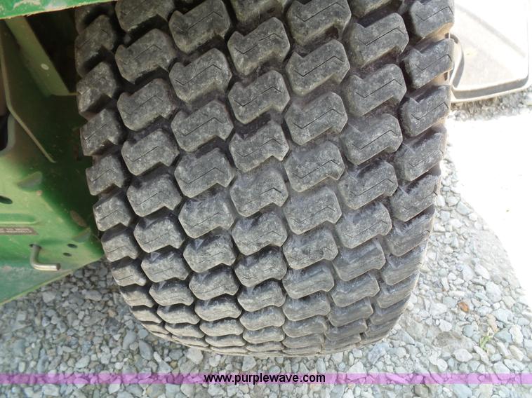 image for item BG9291 2002 John Deere GX335 lawn mower