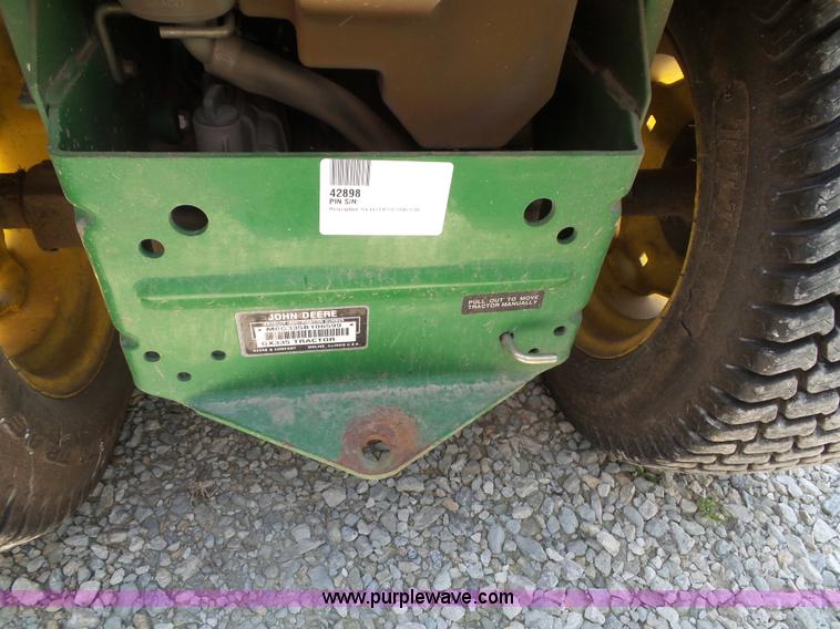 image for item BG9291 2002 John Deere GX335 lawn mower