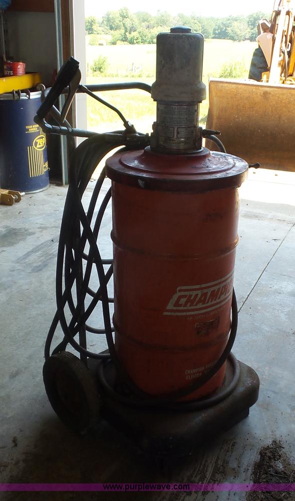 Graco pneumatic grease gun in Smithville, MO Item BS9513 sold