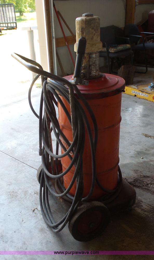 Graco pneumatic grease gun in Smithville, MO Item BS9513 sold