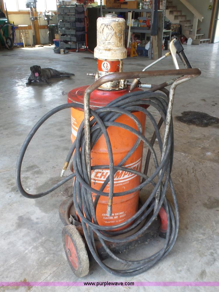 Graco pneumatic grease gun in Smithville, MO Item BS9513 sold