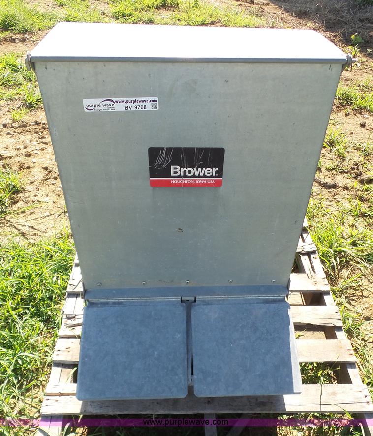 Brower hog feeder in Wakarusa, KS Item BV9708 sold Purple Wave