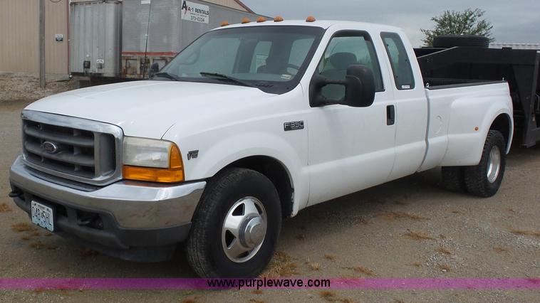 image for item BX9260 2001 Ford F350 Super Duty SuperCab pickup truck