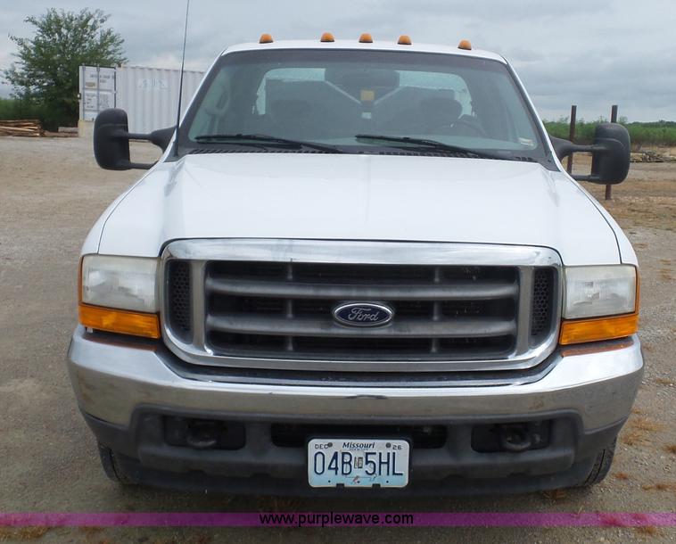 image for item BX9260 2001 Ford F350 Super Duty SuperCab pickup truck