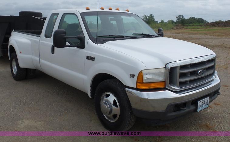 image for item BX9260 2001 Ford F350 Super Duty SuperCab pickup truck