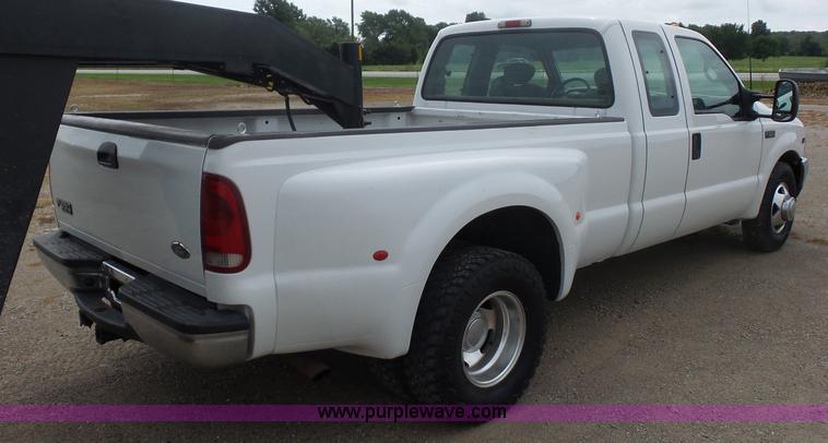 image for item BX9260 2001 Ford F350 Super Duty SuperCab pickup truck