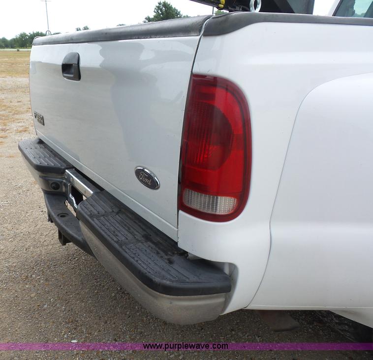 image for item BX9260 2001 Ford F350 Super Duty SuperCab pickup truck