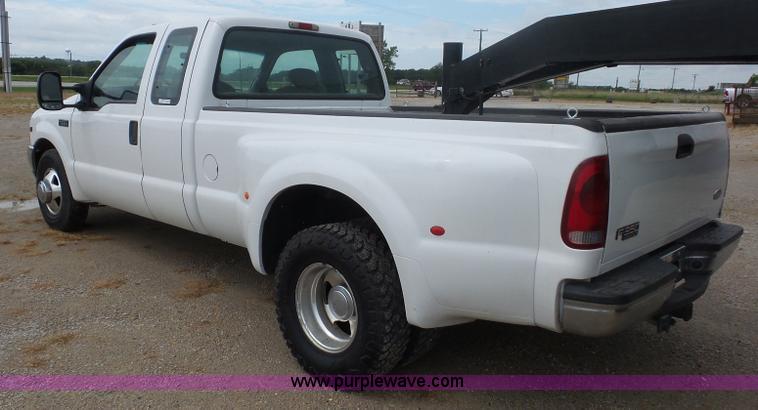 image for item BX9260 2001 Ford F350 Super Duty SuperCab pickup truck