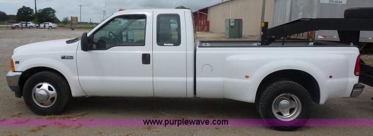 image for item BX9260 2001 Ford F350 Super Duty SuperCab pickup truck