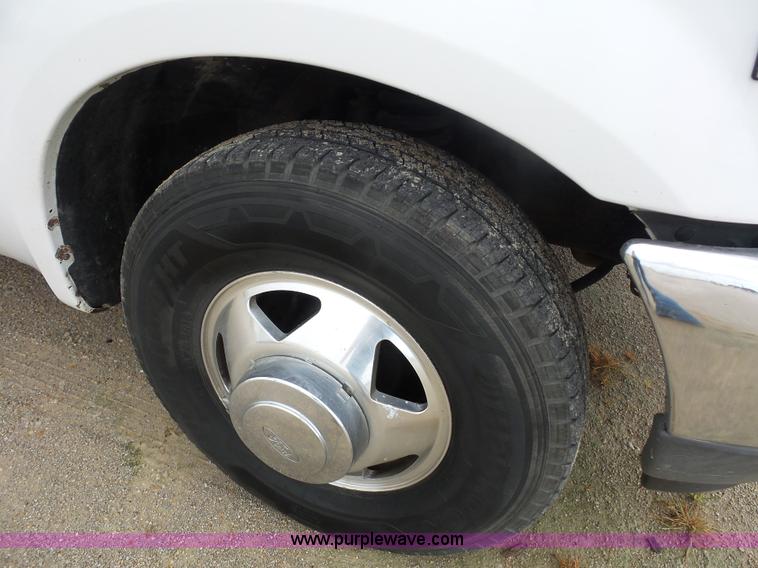 image for item BX9260 2001 Ford F350 Super Duty SuperCab pickup truck