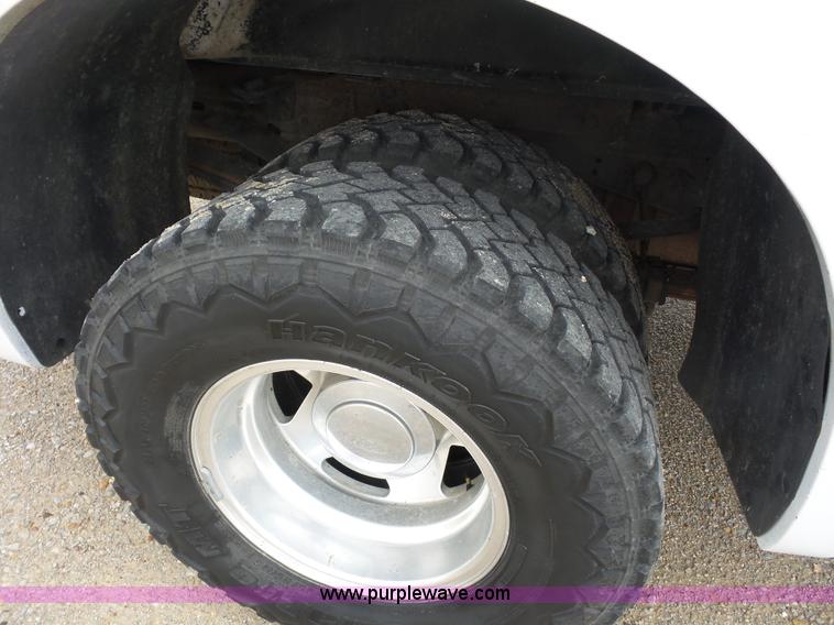 image for item BX9260 2001 Ford F350 Super Duty SuperCab pickup truck