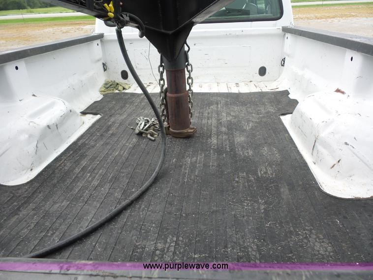 image for item BX9260 2001 Ford F350 Super Duty SuperCab pickup truck