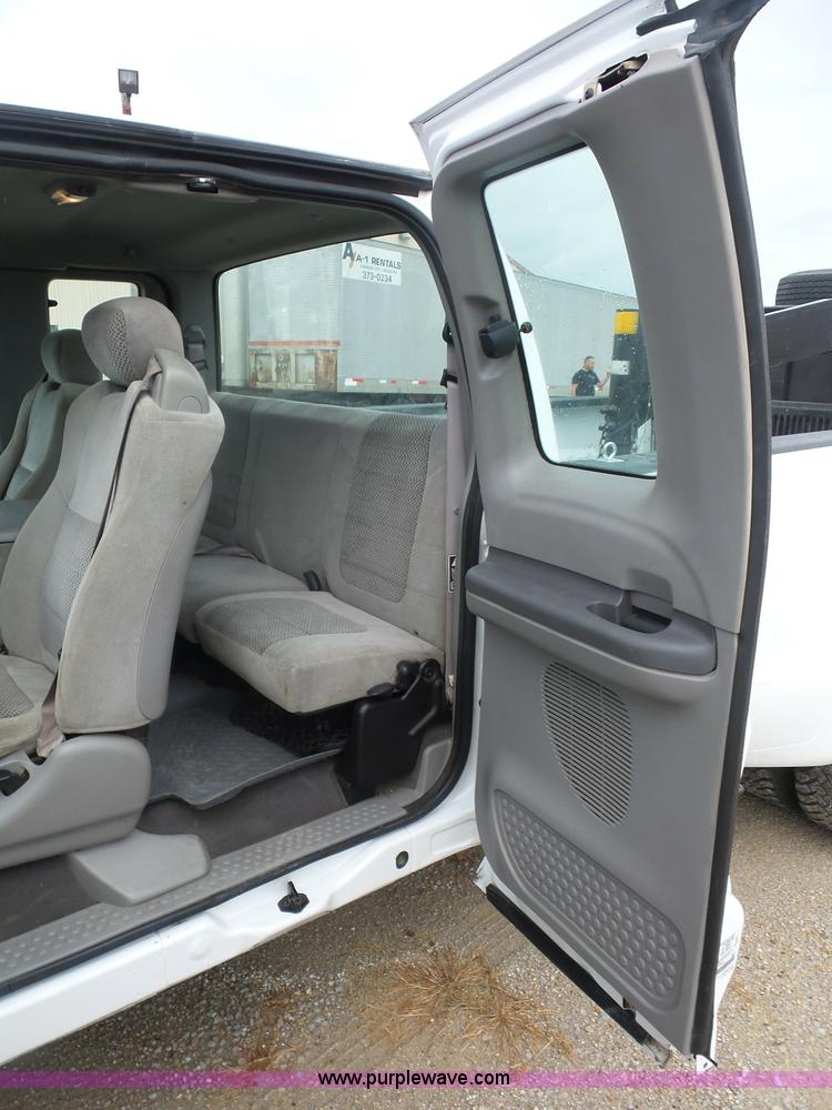 image for item BX9260 2001 Ford F350 Super Duty SuperCab pickup truck