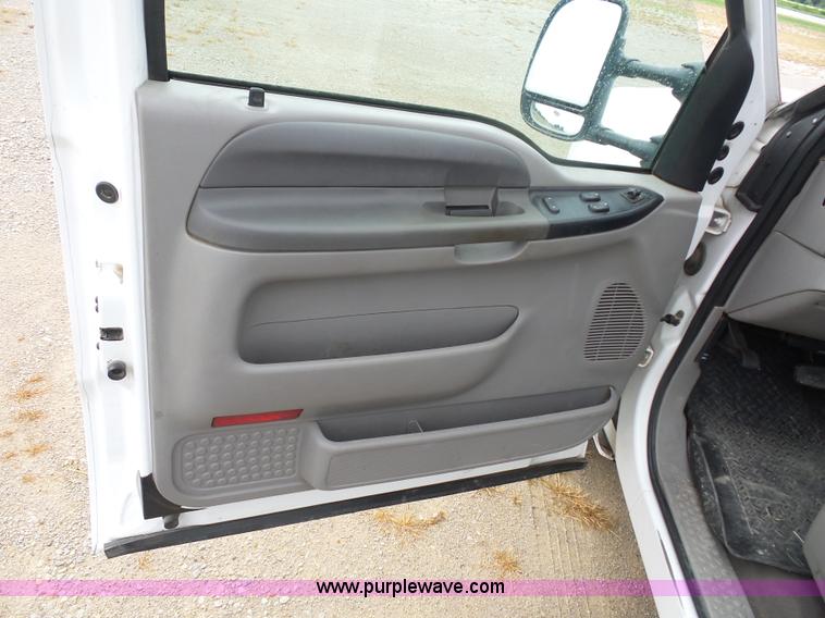 image for item BX9260 2001 Ford F350 Super Duty SuperCab pickup truck