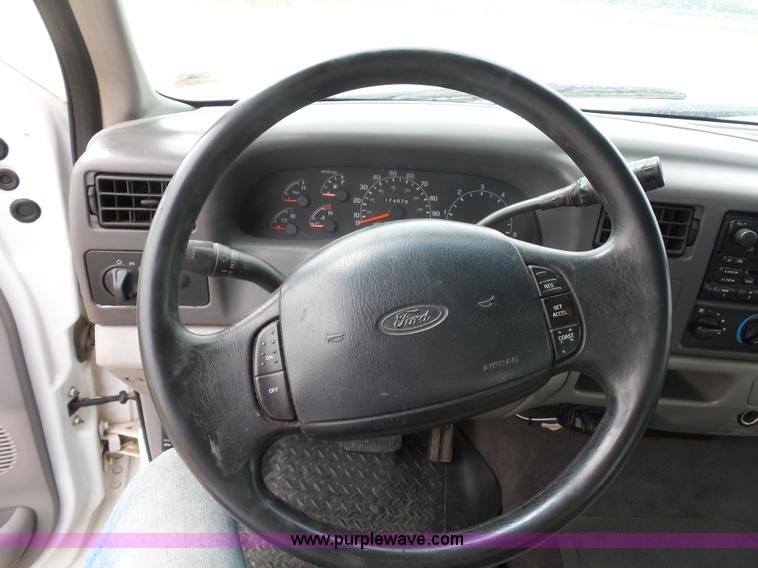 image for item BX9260 2001 Ford F350 Super Duty SuperCab pickup truck