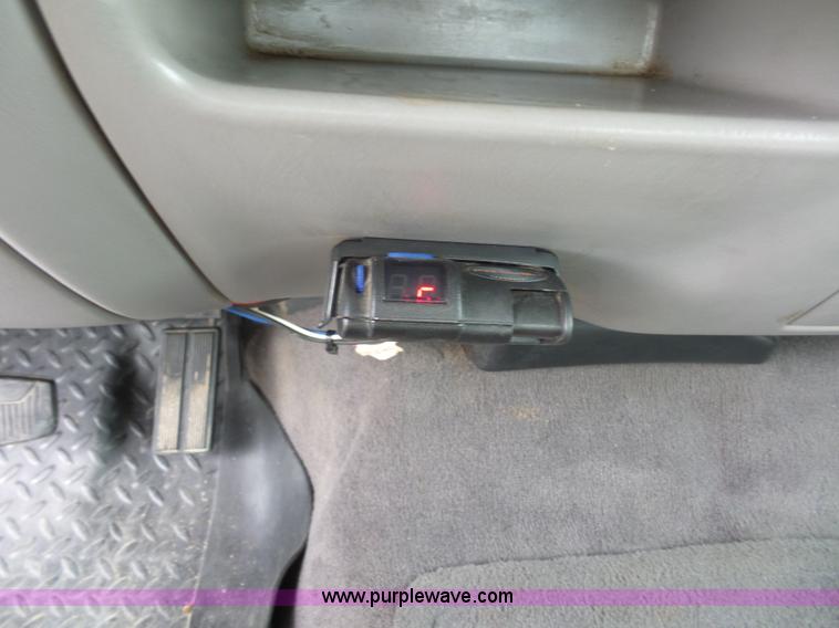 image for item BX9260 2001 Ford F350 Super Duty SuperCab pickup truck