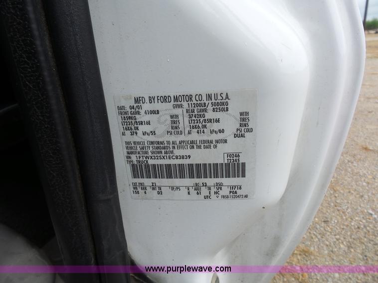 image for item BX9260 2001 Ford F350 Super Duty SuperCab pickup truck