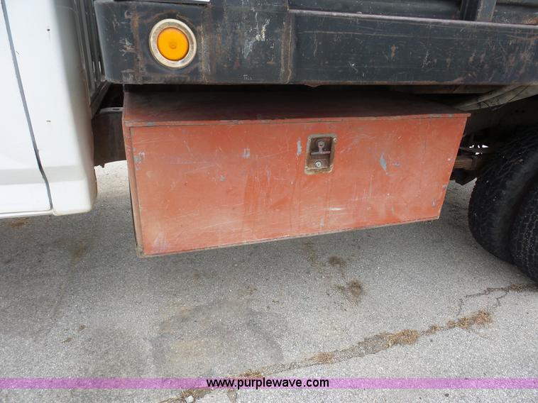 image for item BX9274 1996 Ford F450 Super Duty flatbed truck