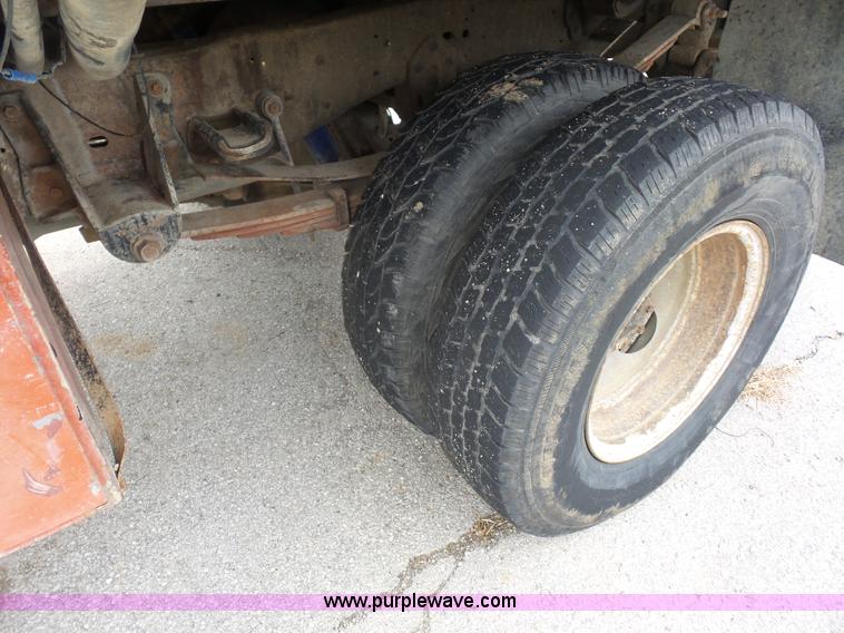 image for item BX9274 1996 Ford F450 Super Duty flatbed truck