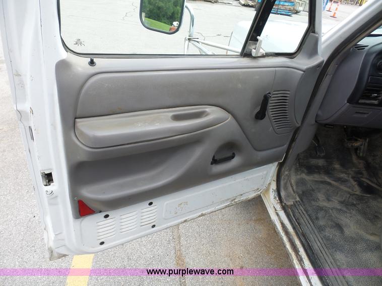 image for item BX9274 1996 Ford F450 Super Duty flatbed truck