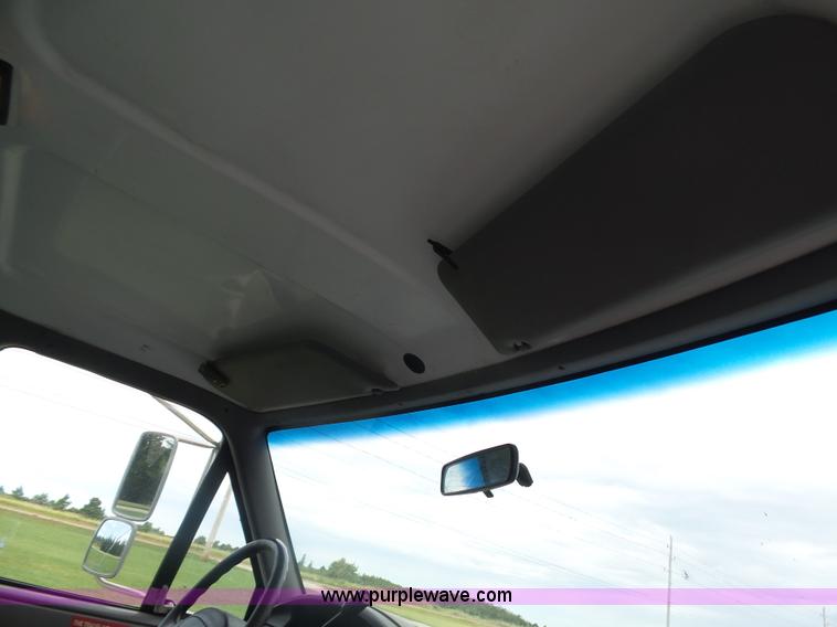 image for item BY9557 1995 Ford F450 Super Duty bucket truck