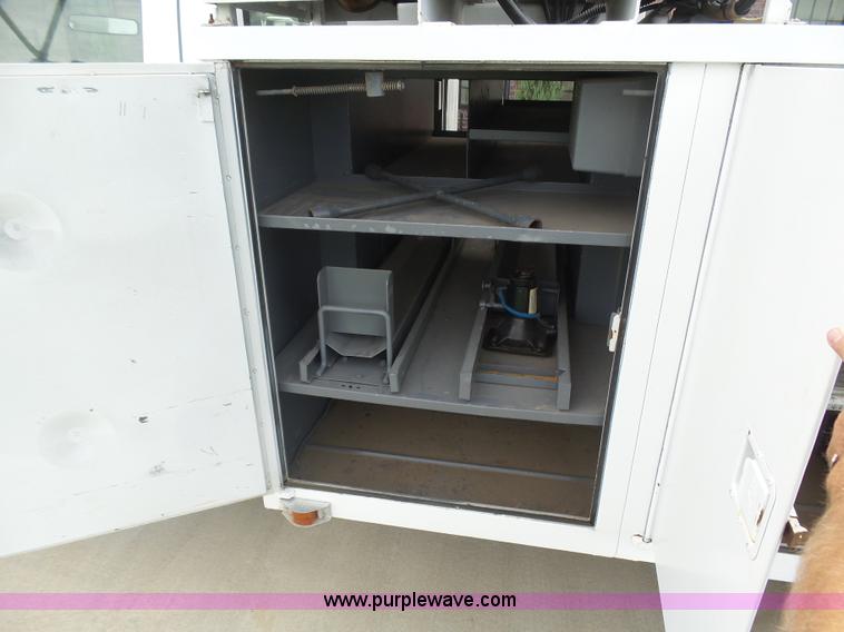 image for item BY9557 1995 Ford F450 Super Duty bucket truck