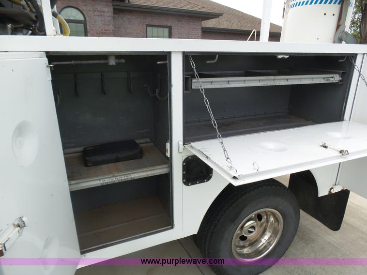 image for item BY9557 1995 Ford F450 Super Duty bucket truck