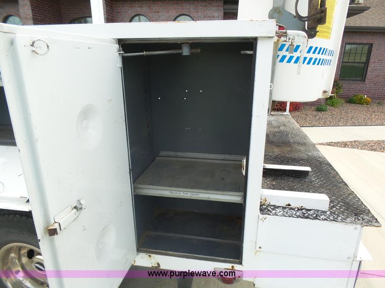 image for item BY9557 1995 Ford F450 Super Duty bucket truck