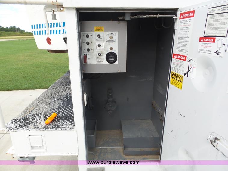 image for item BY9557 1995 Ford F450 Super Duty bucket truck