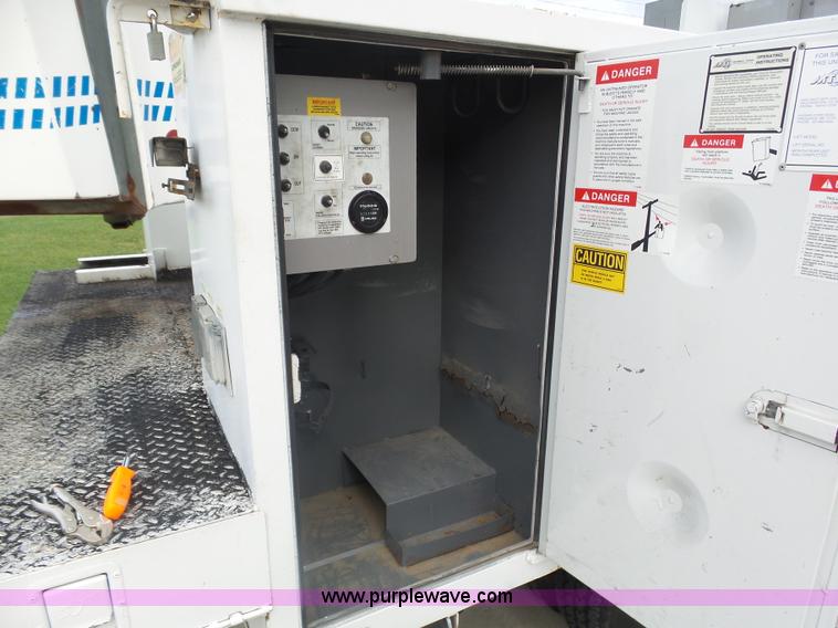 image for item BY9557 1995 Ford F450 Super Duty bucket truck