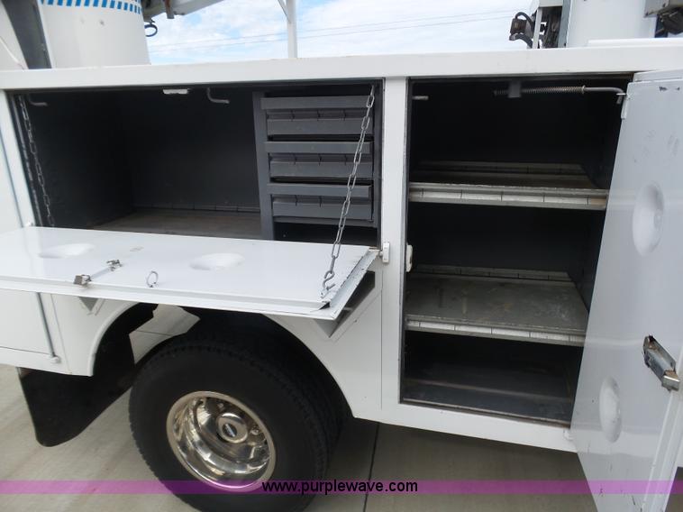 image for item BY9557 1995 Ford F450 Super Duty bucket truck