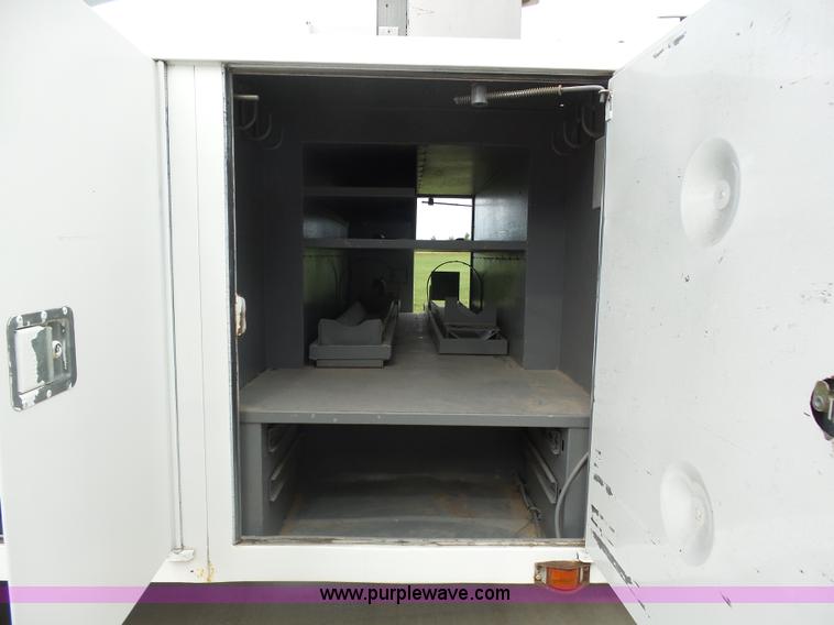 image for item BY9557 1995 Ford F450 Super Duty bucket truck