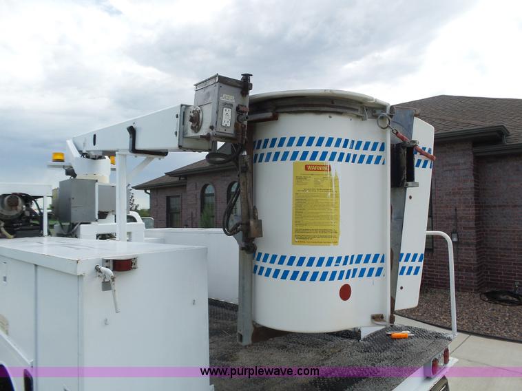 image for item BY9557 1995 Ford F450 Super Duty bucket truck