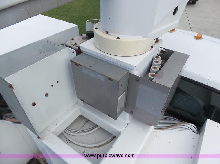 image for item BY9557 1995 Ford F450 Super Duty bucket truck