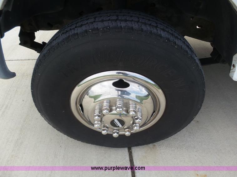 image for item BY9557 1995 Ford F450 Super Duty bucket truck