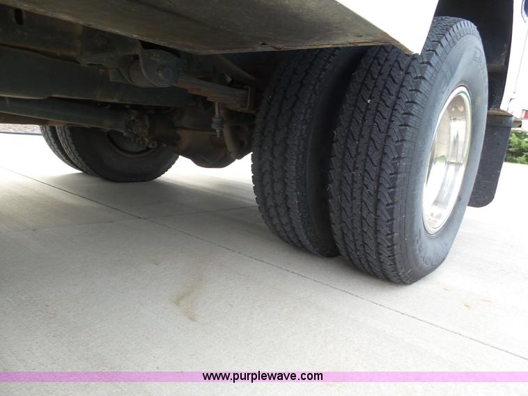 image for item BY9557 1995 Ford F450 Super Duty bucket truck