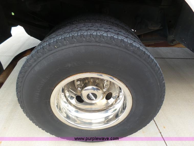 image for item BY9557 1995 Ford F450 Super Duty bucket truck