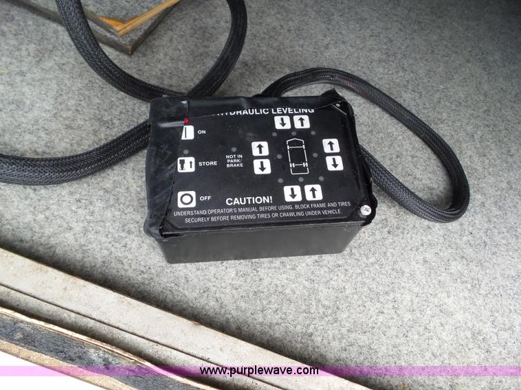 image for item BZ9796 2000 Kountry Aire KAFW39BLSE travel trailer