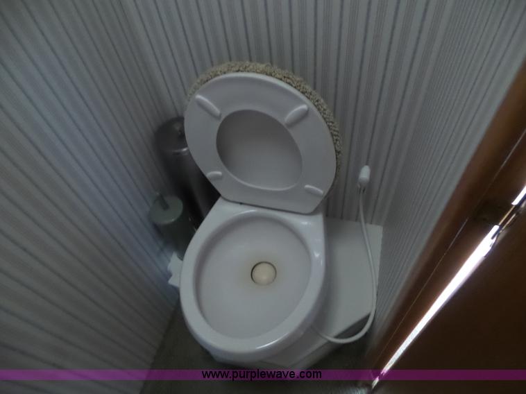 image for item BZ9796 2000 Kountry Aire KAFW39BLSE travel trailer