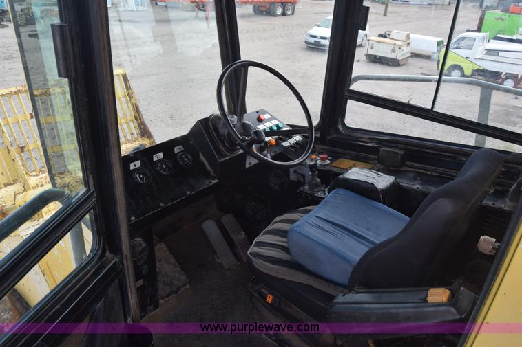 image for item CA9886 Bomag BC670RB landfill compactor