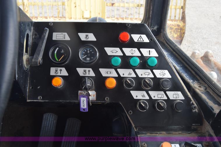 image for item CA9886 Bomag BC670RB landfill compactor