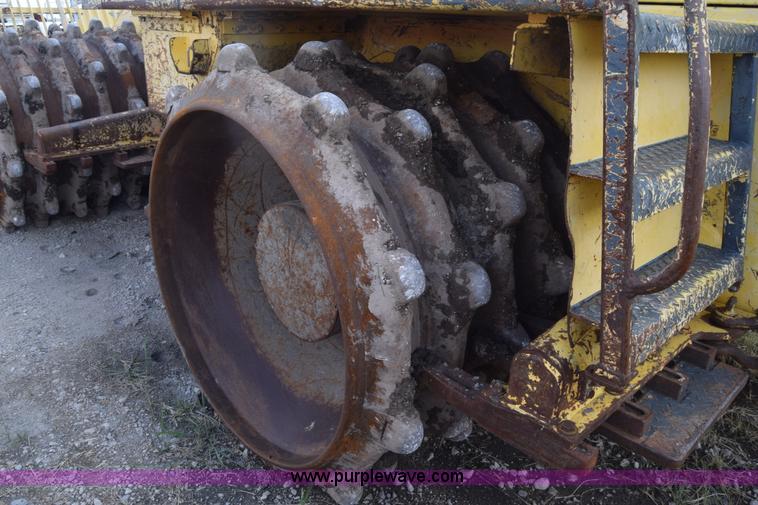 image for item CA9886 Bomag BC670RB landfill compactor