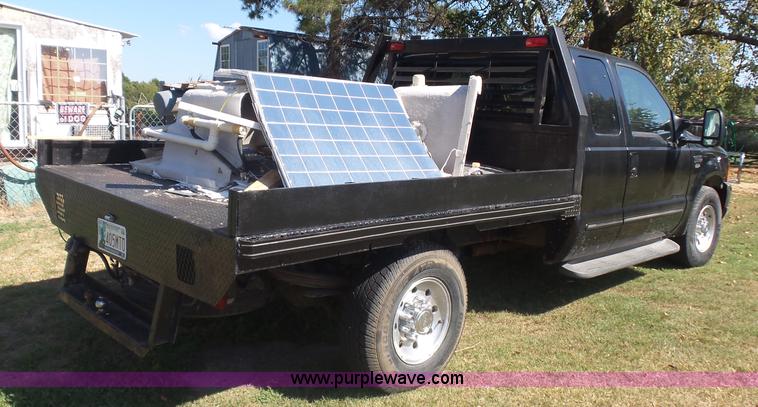 image for item CD9392 2000 Ford F250 Super Duty SuperCab flatbed pickup truck